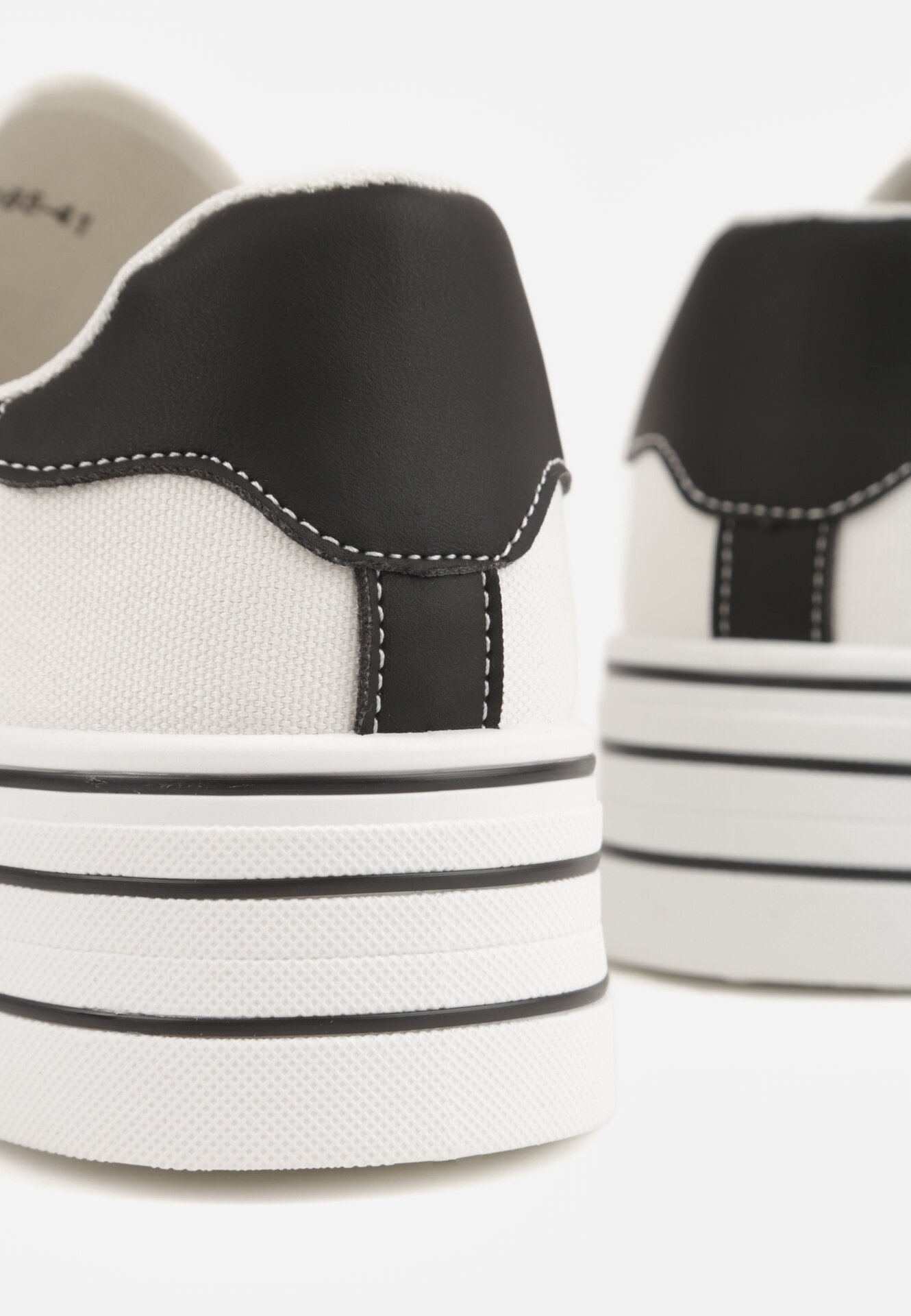 Biało-Czarne Klasyczne Trampki na Grubej Podeszwie Araenes