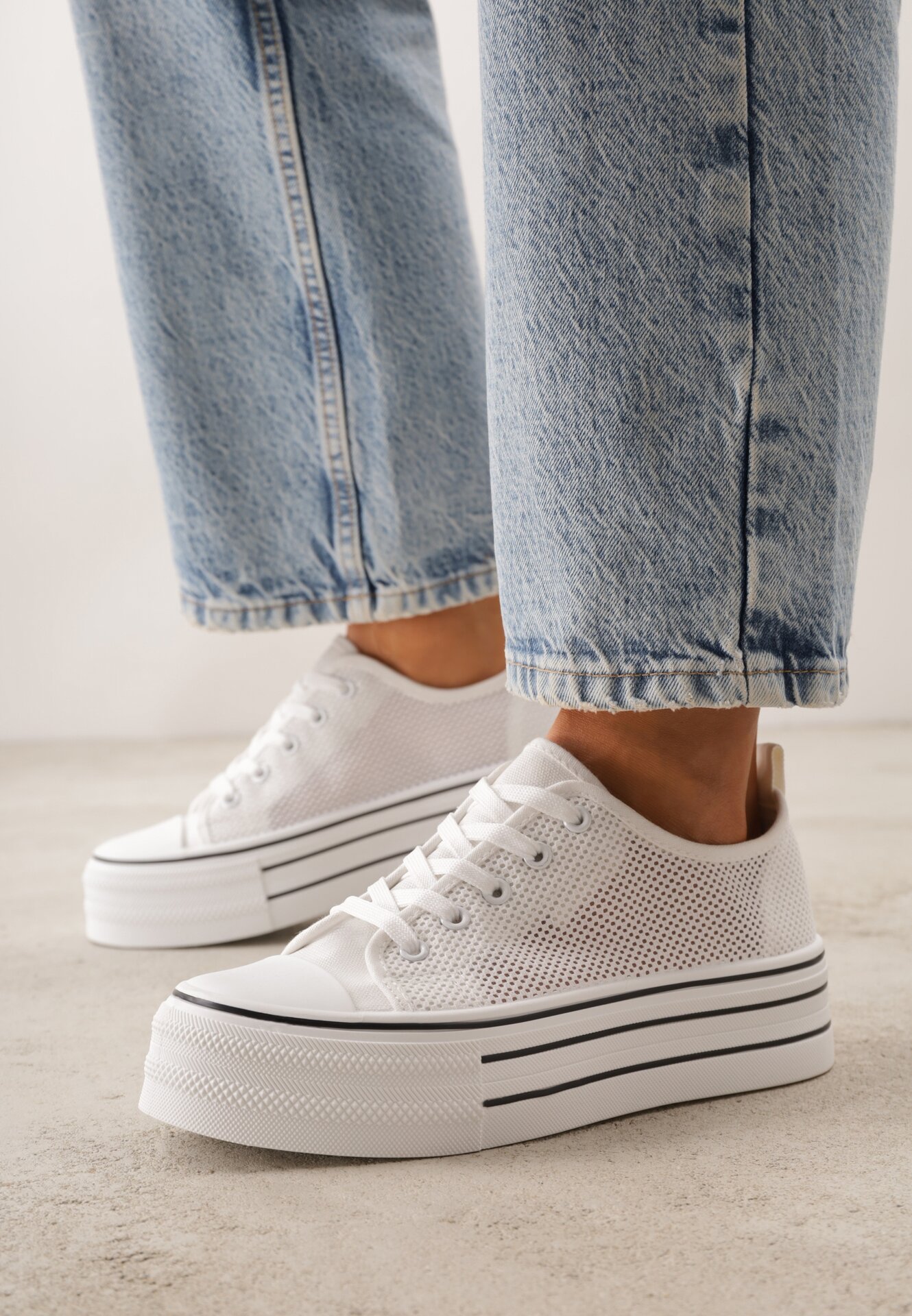 Białe Trampki na Grubej Podeszwie z Plecioną Cholewką Nalivera