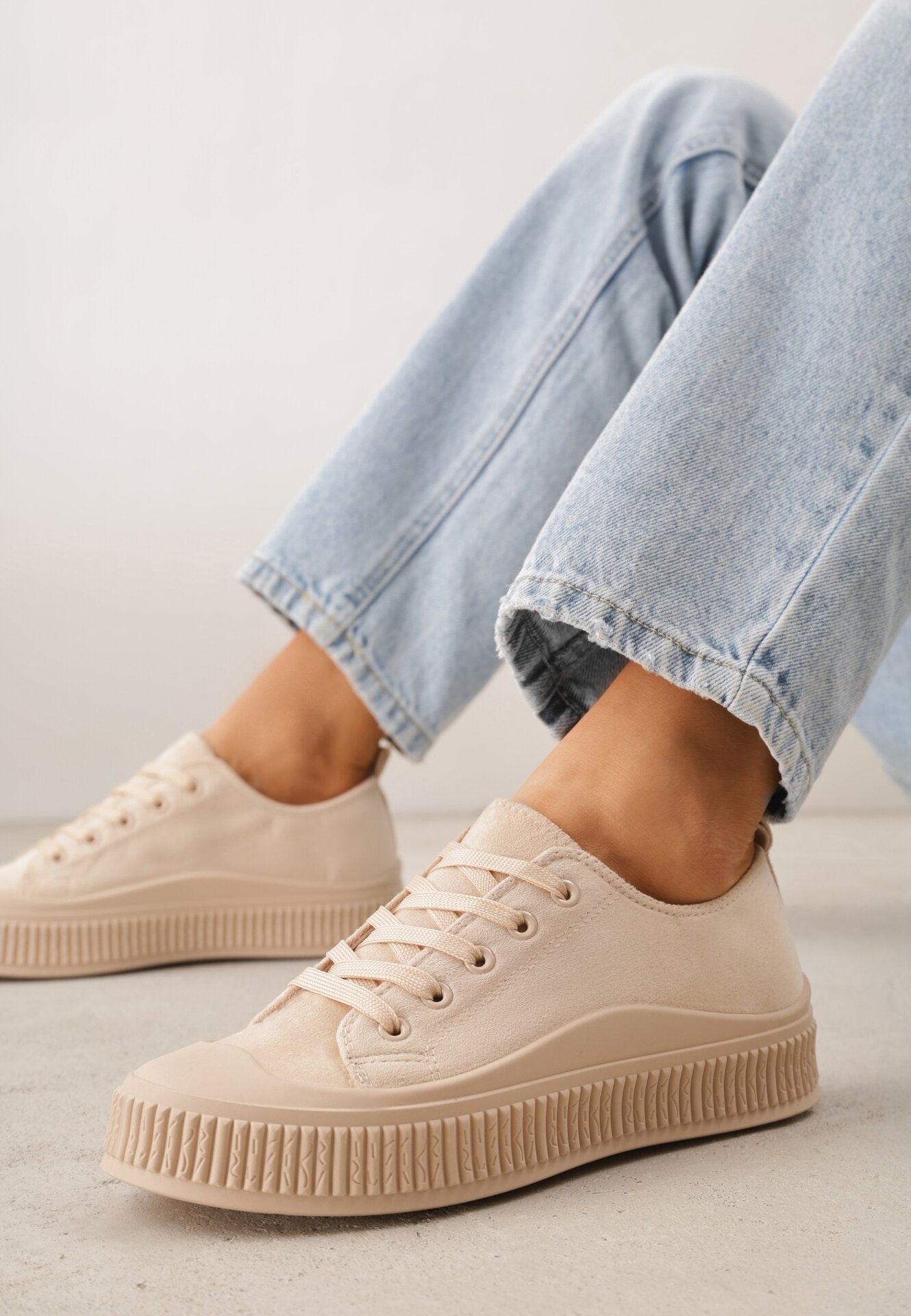 Beżowe Trampki z Imitacji Zamszu z Nieregularną Podeszwą ze Żłobieniami Naranatea