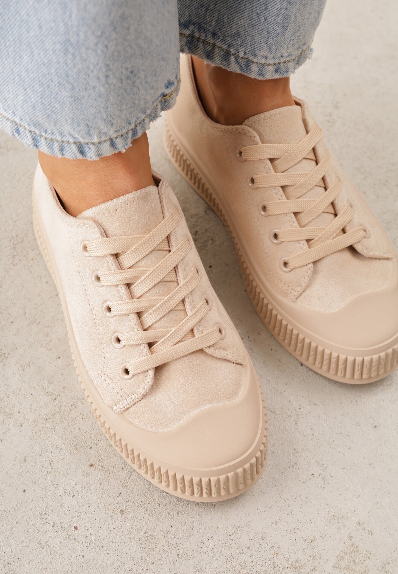 Beżowe Trampki z Imitacji Zamszu z Nieregularną Podeszwą ze Żłobieniami Naranatea