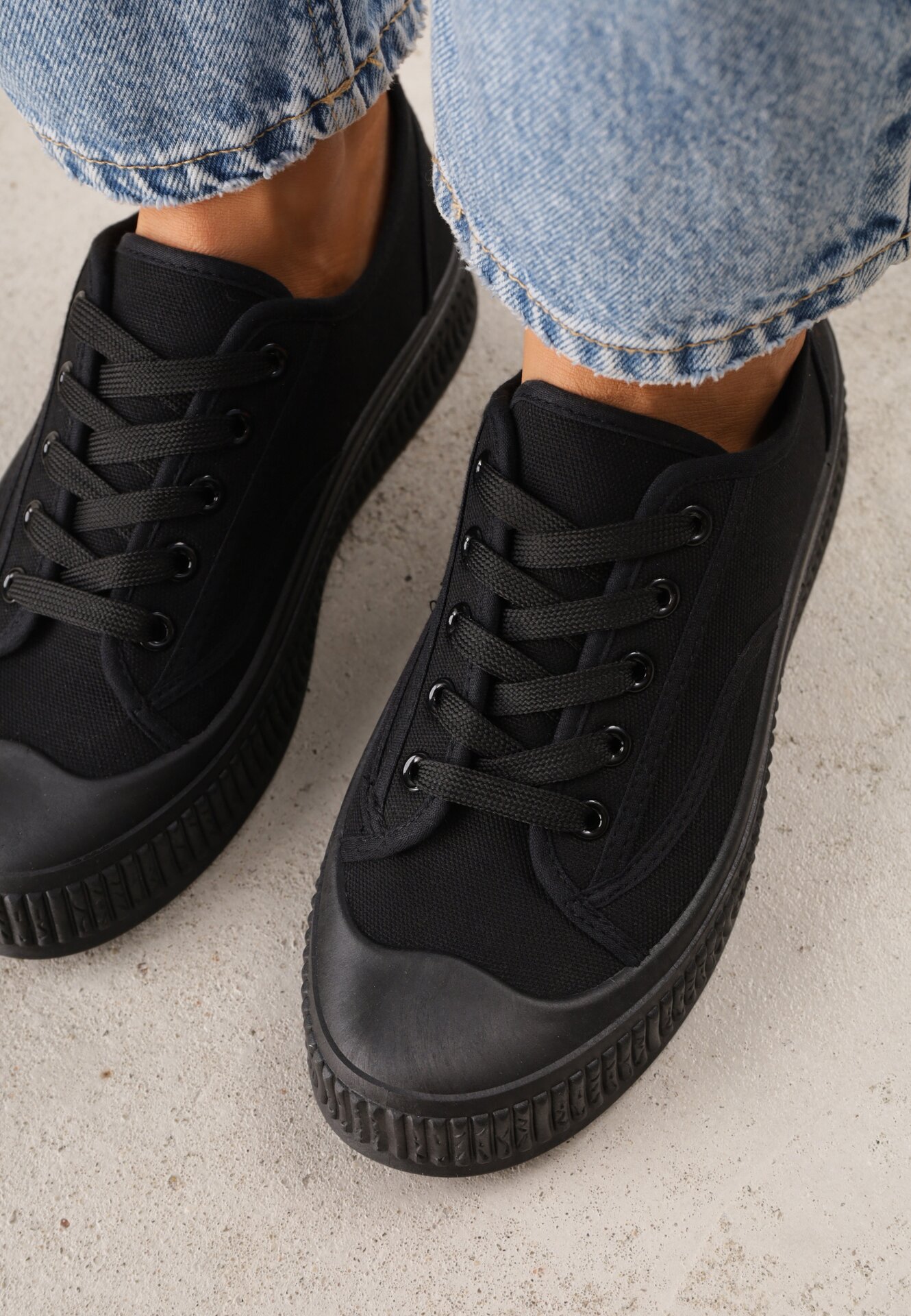 Teniși înalți Negri