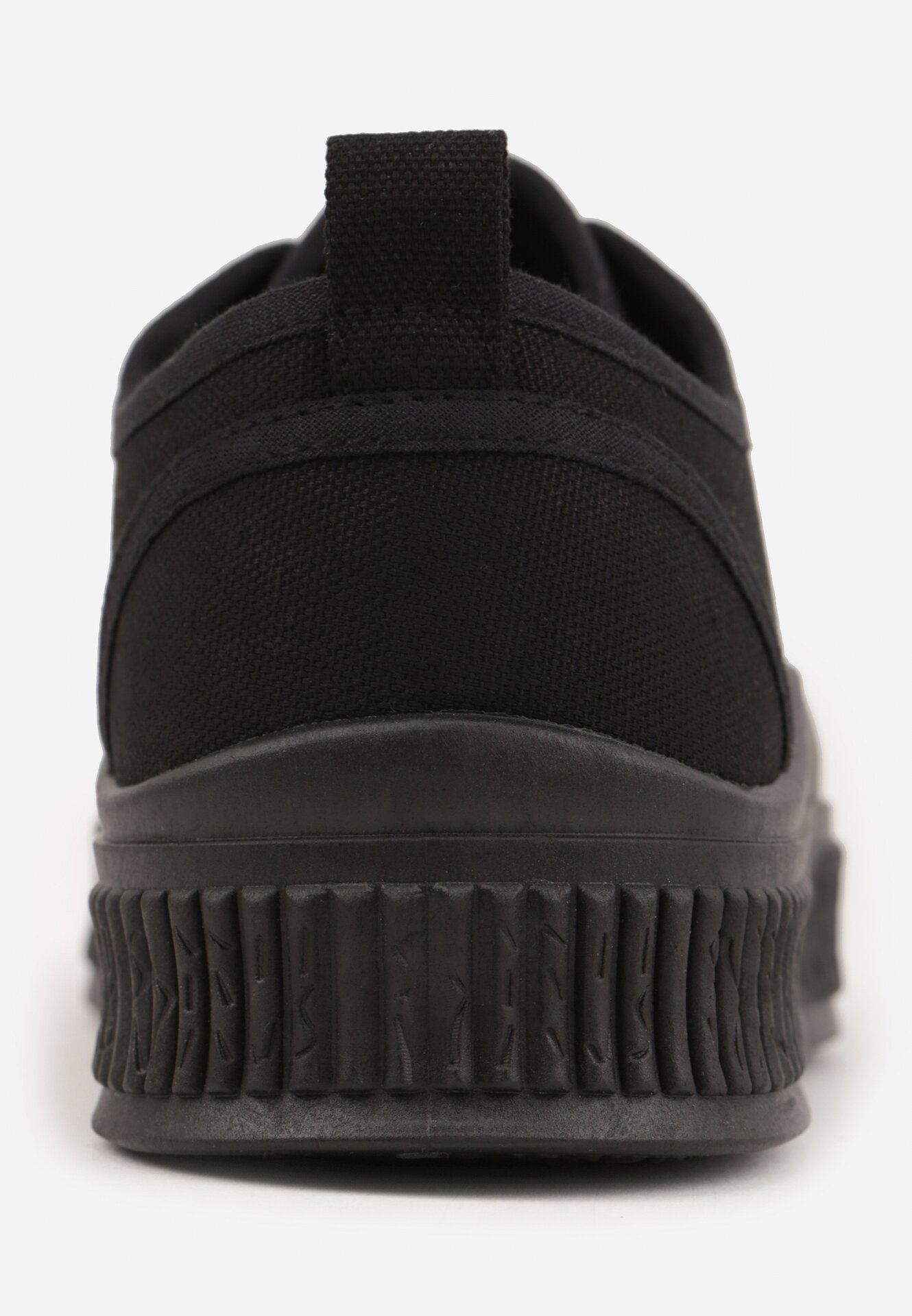 Teniși înalți Negri