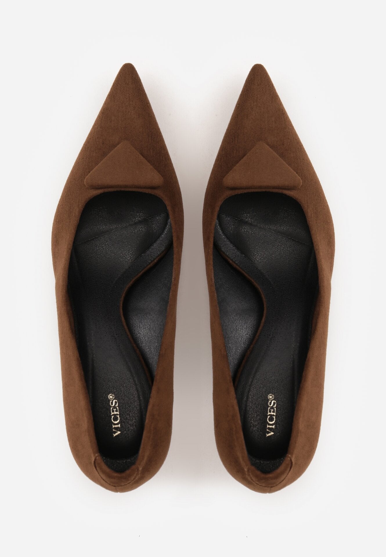 Brązowe Czółenka VICES na Kaczuszce z Trójkątną Aplikacją na Nosku Zenia