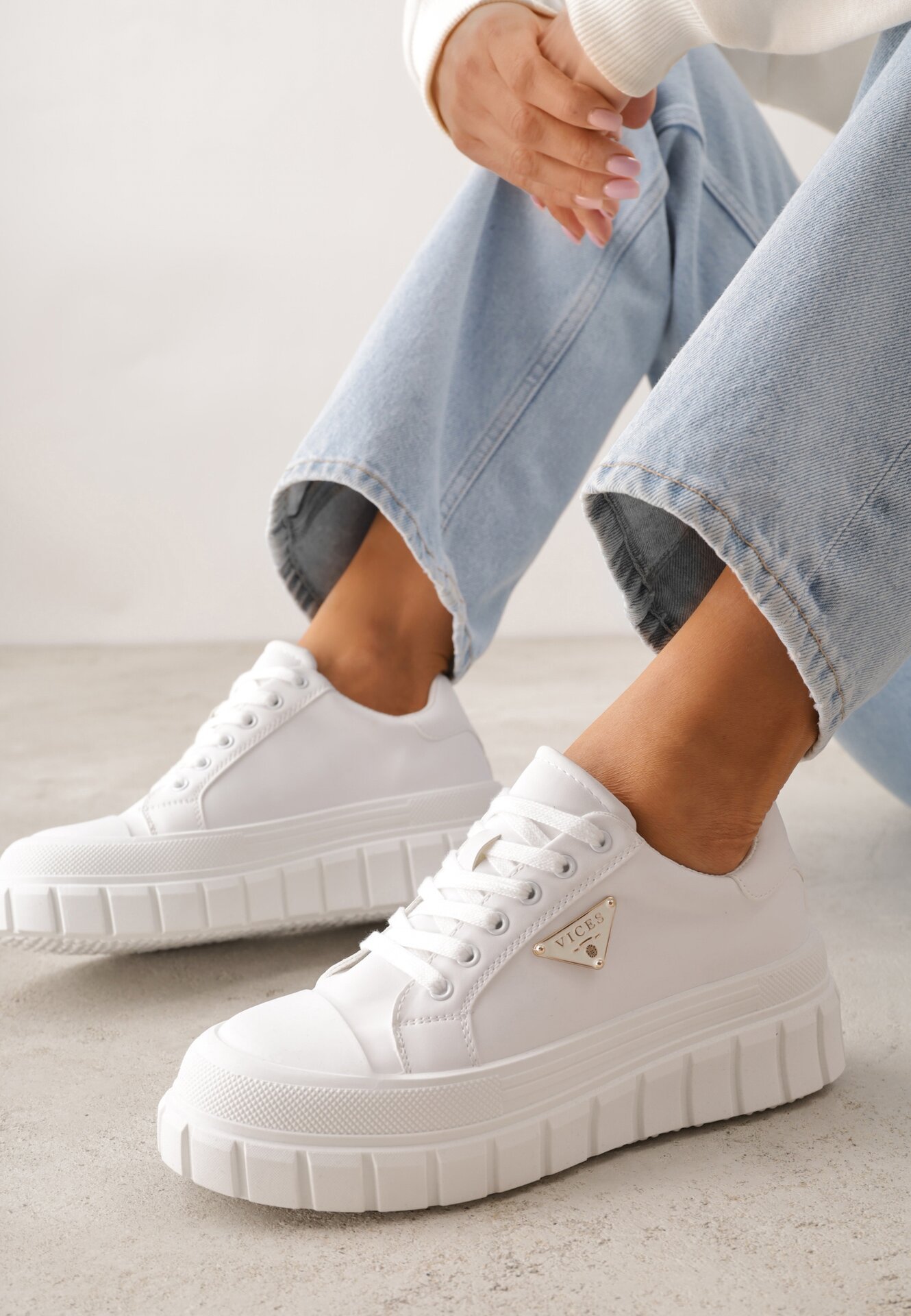 Białe Casualowe Sneakersy VICES na Grubej Podeszwie z Tłoczeniami Therelle