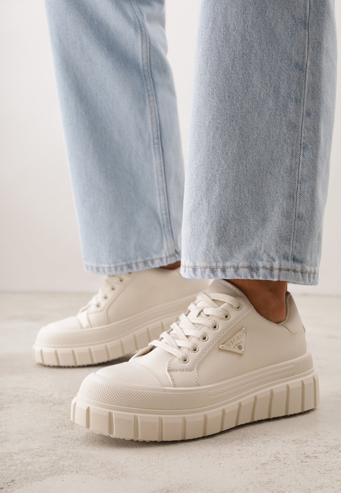 Beżowe Casualowe Sneakersy VICES na Grubej Podeszwie z Tłoczeniami Therelle