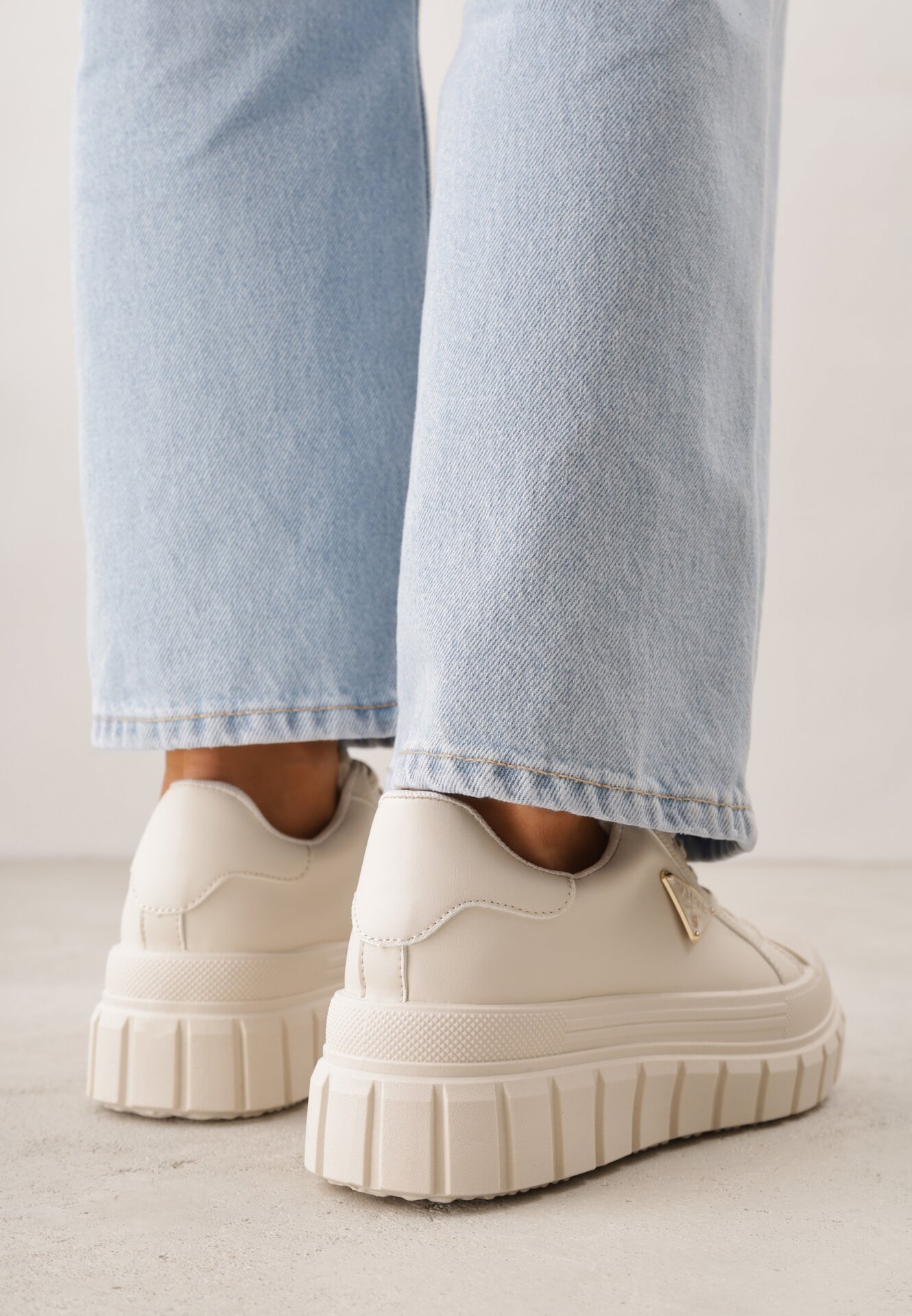 Beżowe Casualowe Sneakersy VICES na Grubej Podeszwie z Tłoczeniami Therelle