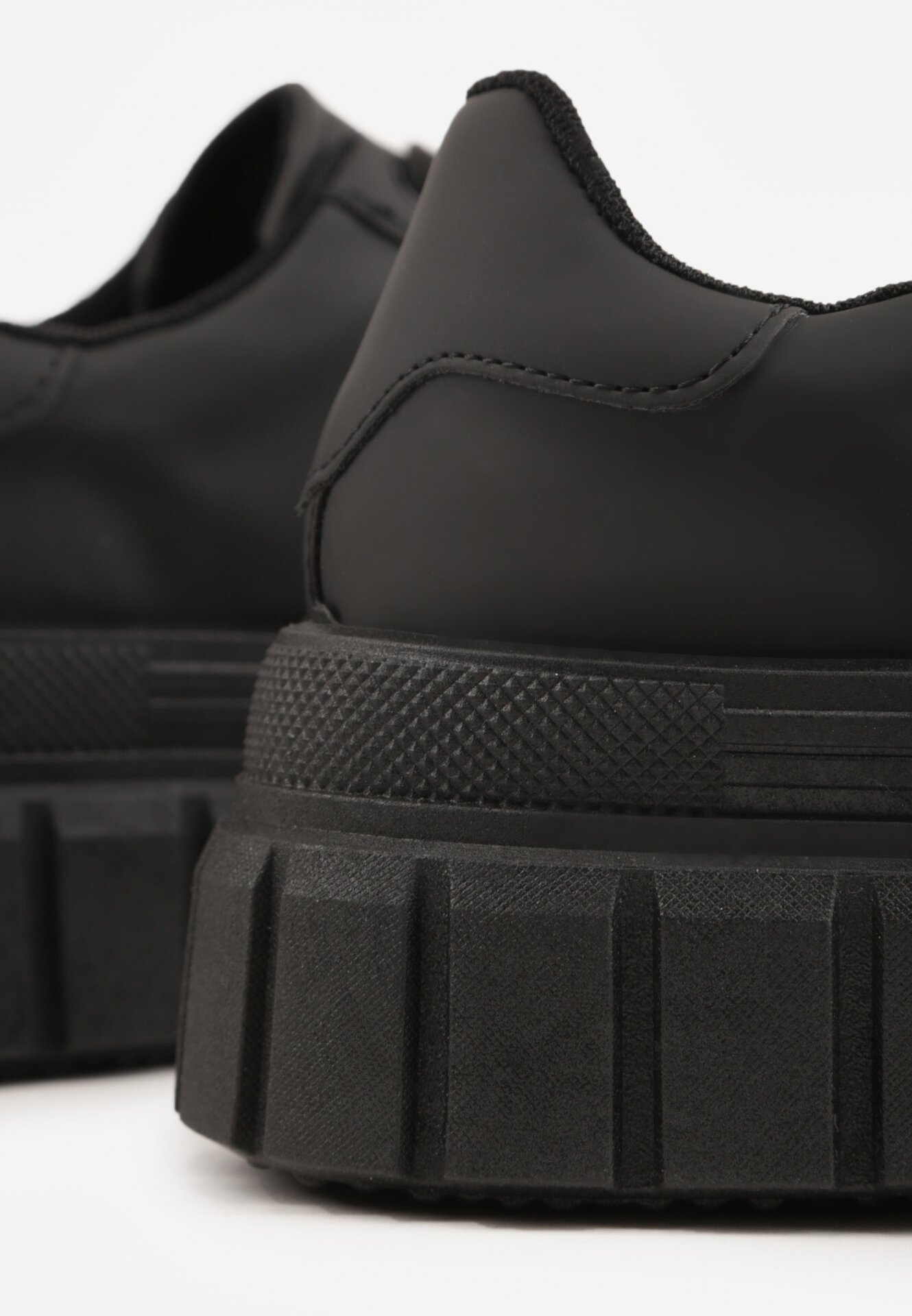 Czarne Casualowe Sneakersy VICES na Grubej Podeszwie z Tłoczeniami Therelle