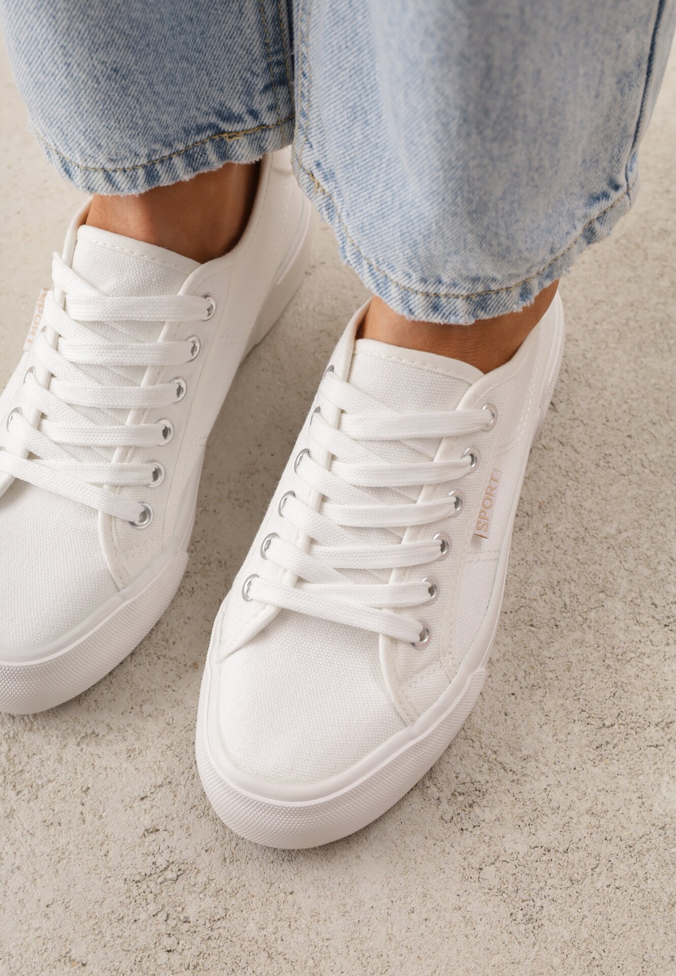 Teniși înalți Albi