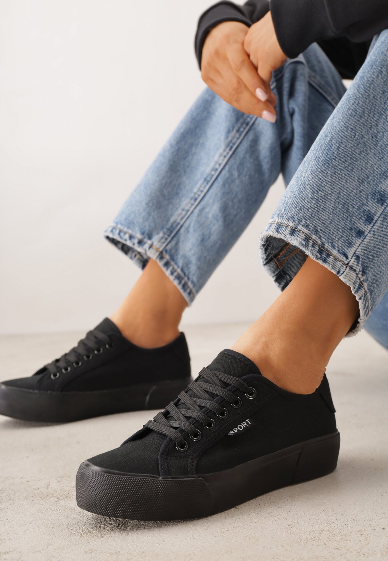 Czarne Trampki VICES Ozdobione Napisem Riovanne