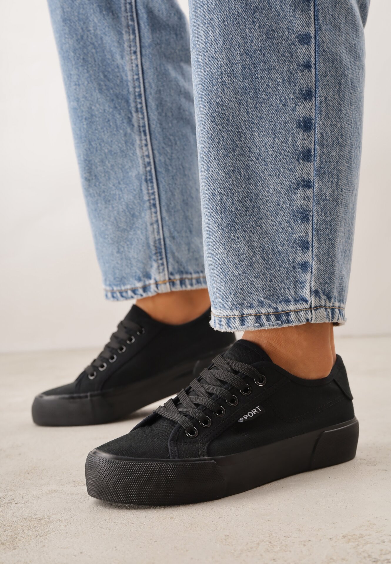 Czarne Trampki VICES Ozdobione Napisem Riovanne