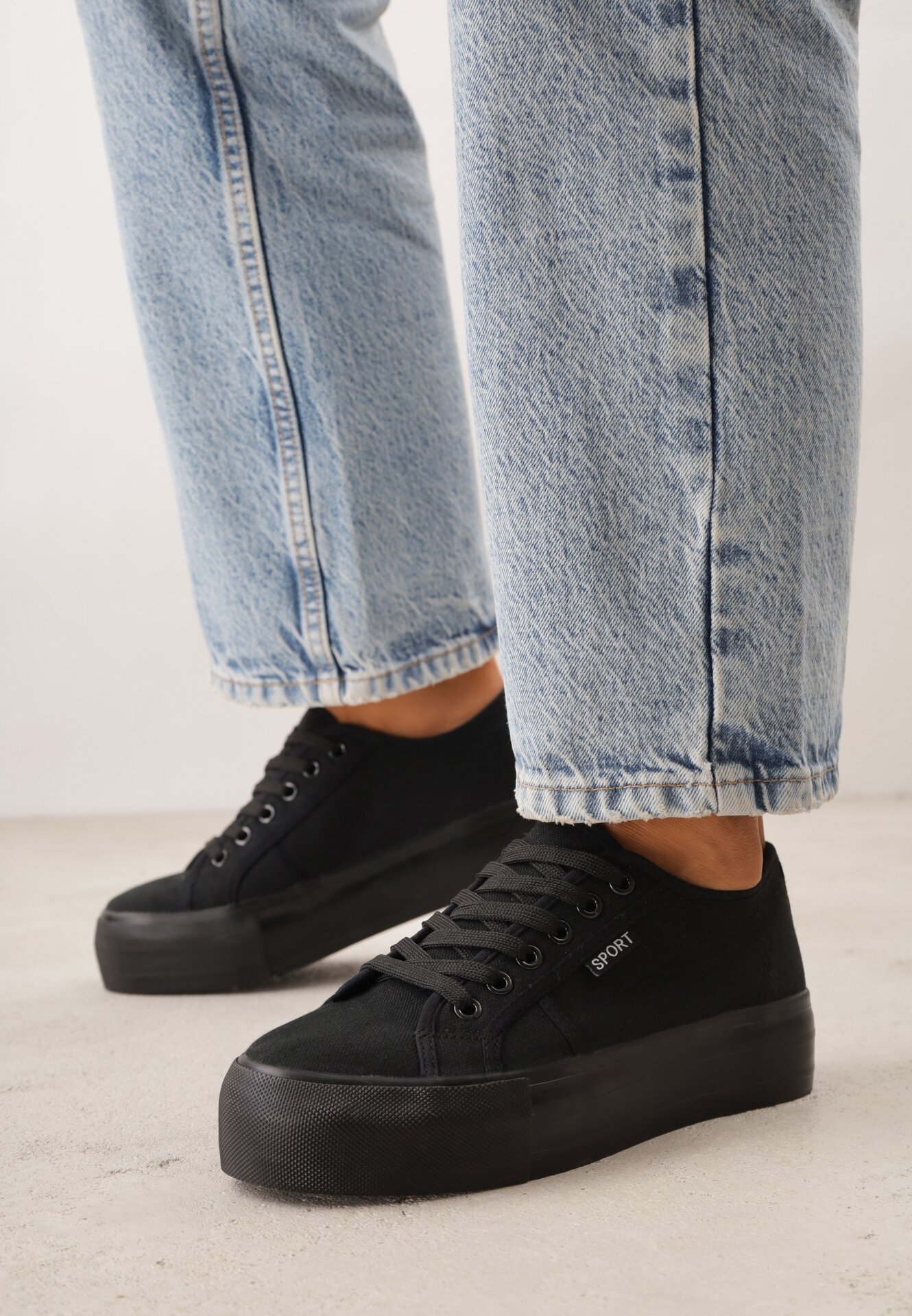 Teniși înalți Negri