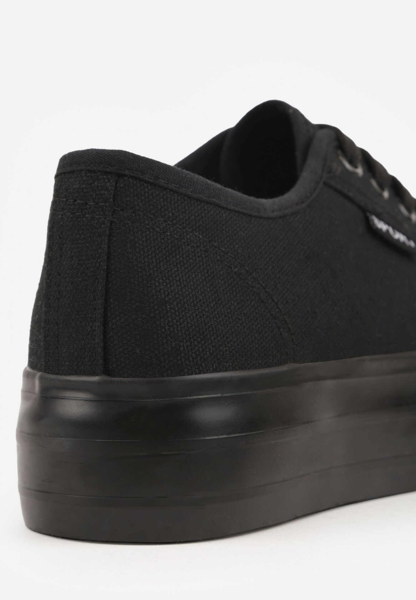 Teniși înalți Negri