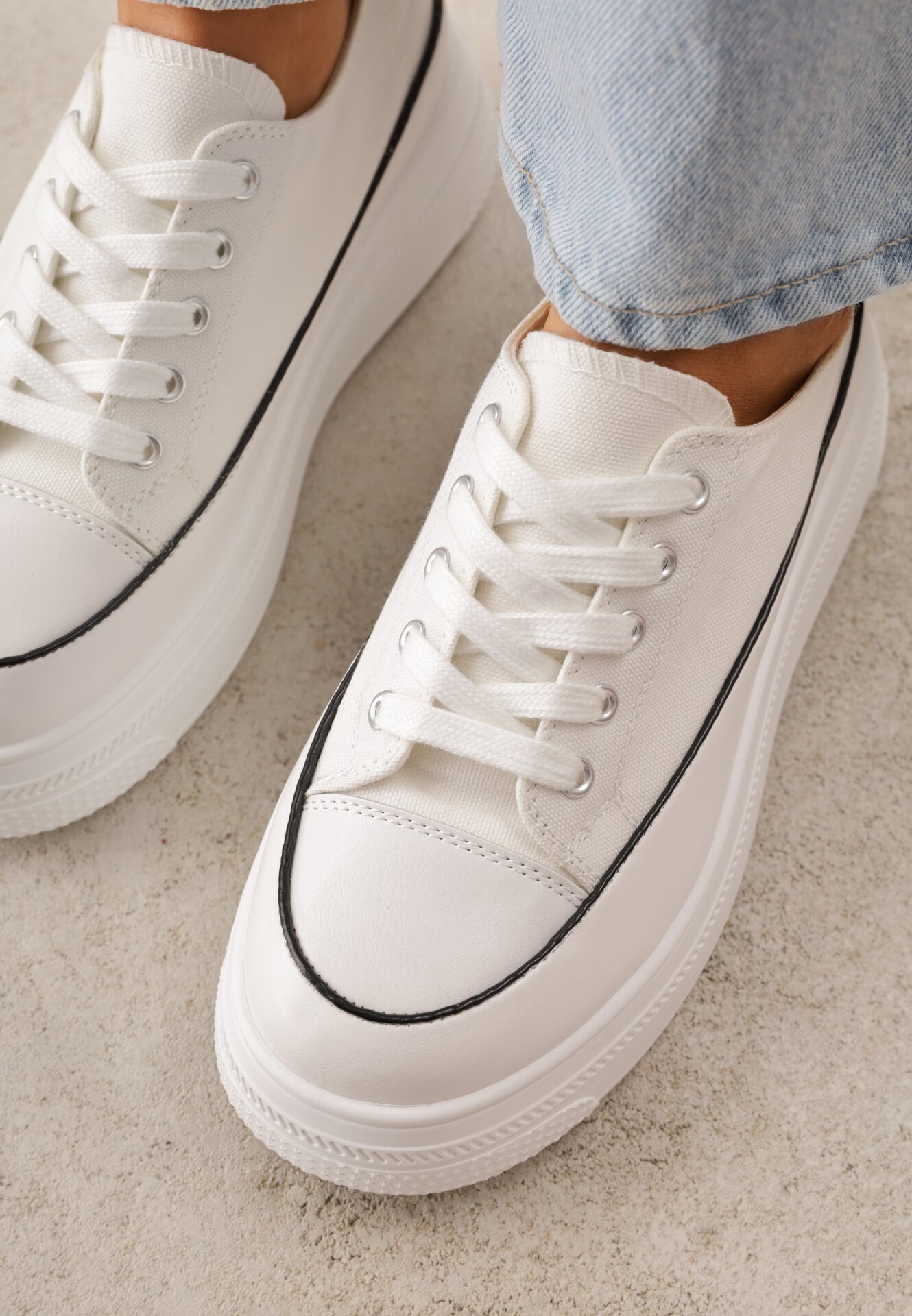 Teniși înalți Albi