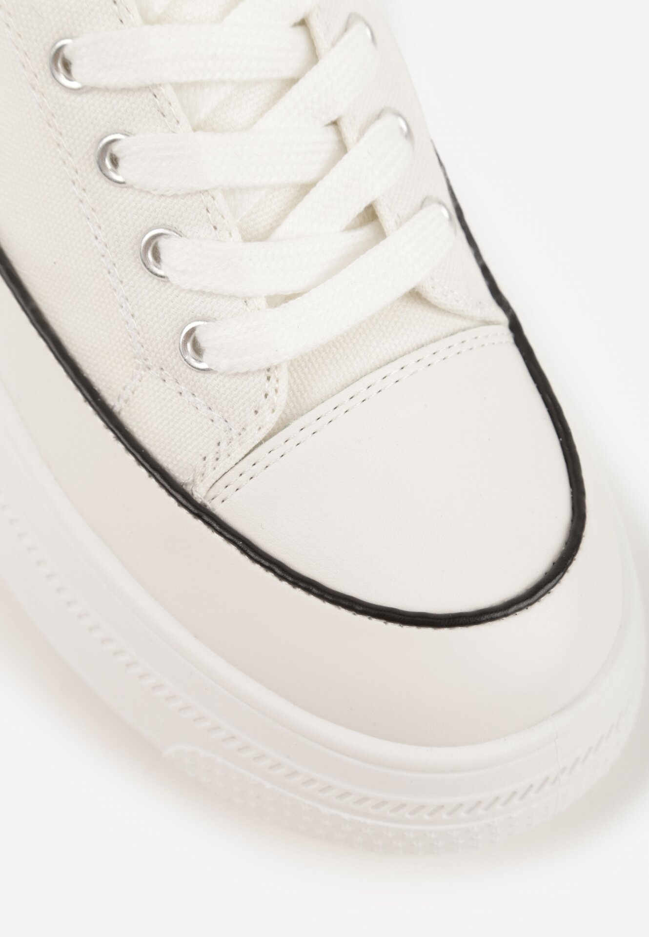 Teniși înalți Albi