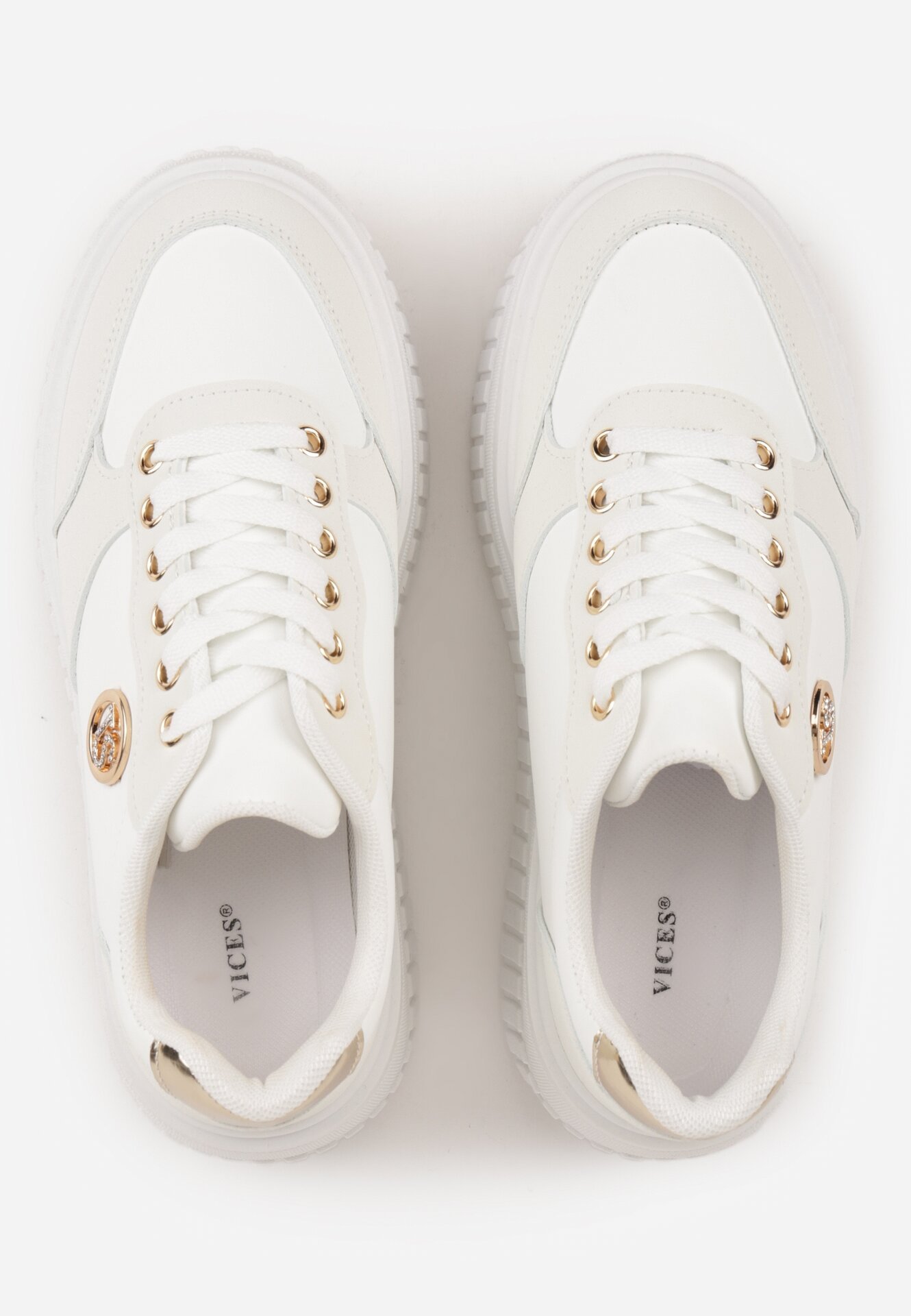 Białe Sneakersy VICES na Żłobionej Podeszwie Zdobione Elegancką Aplikacją Lunatea