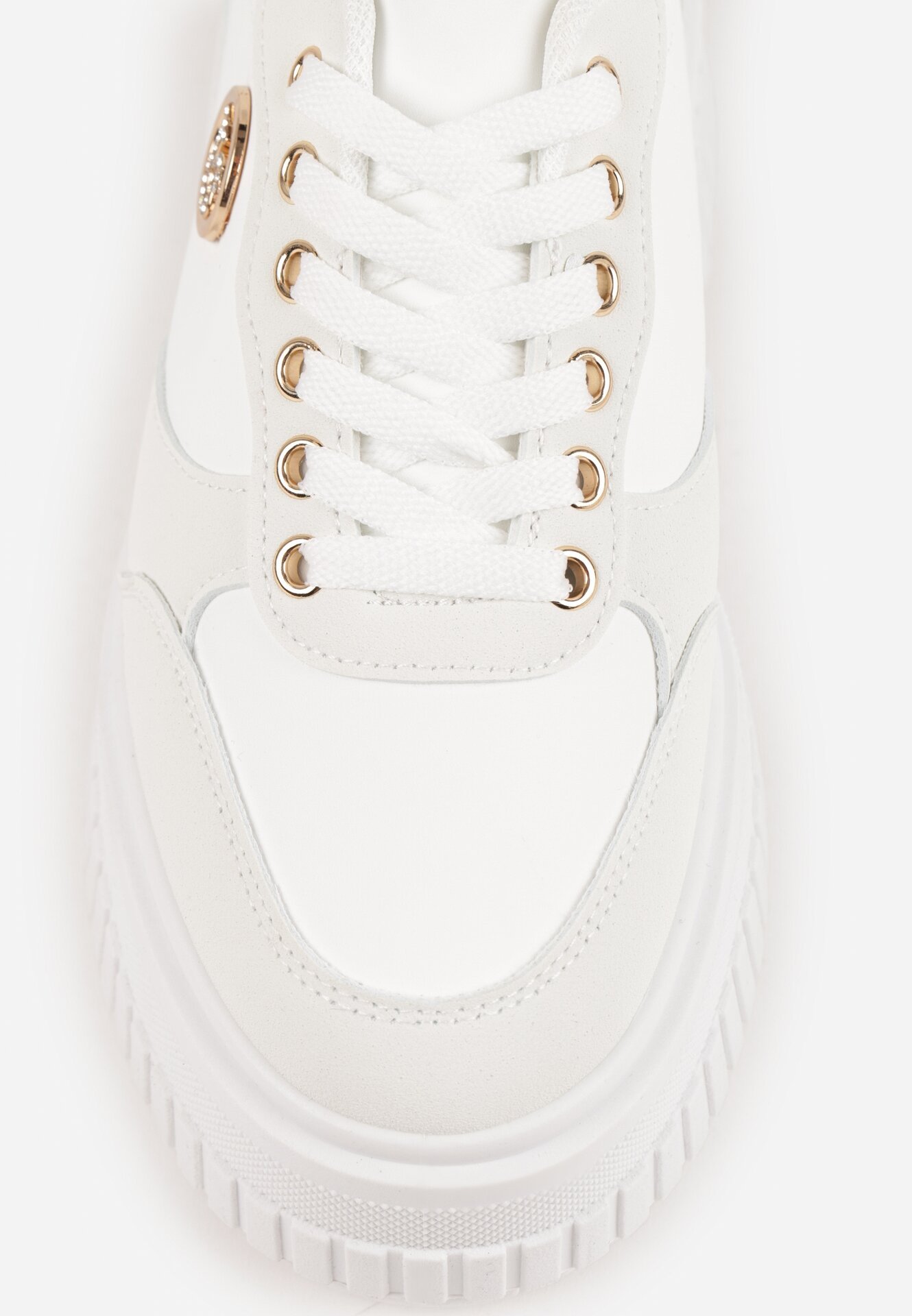 Białe Sneakersy VICES na Żłobionej Podeszwie Zdobione Elegancką Aplikacją Lunatea