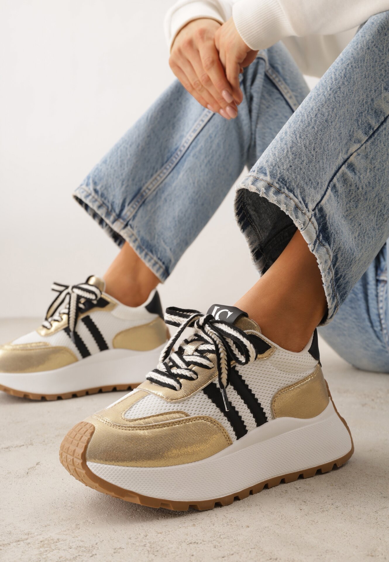 Złote Sneakersy VICES w Stylu Streetwearowym na Grubej Podeszwie Ilinatea