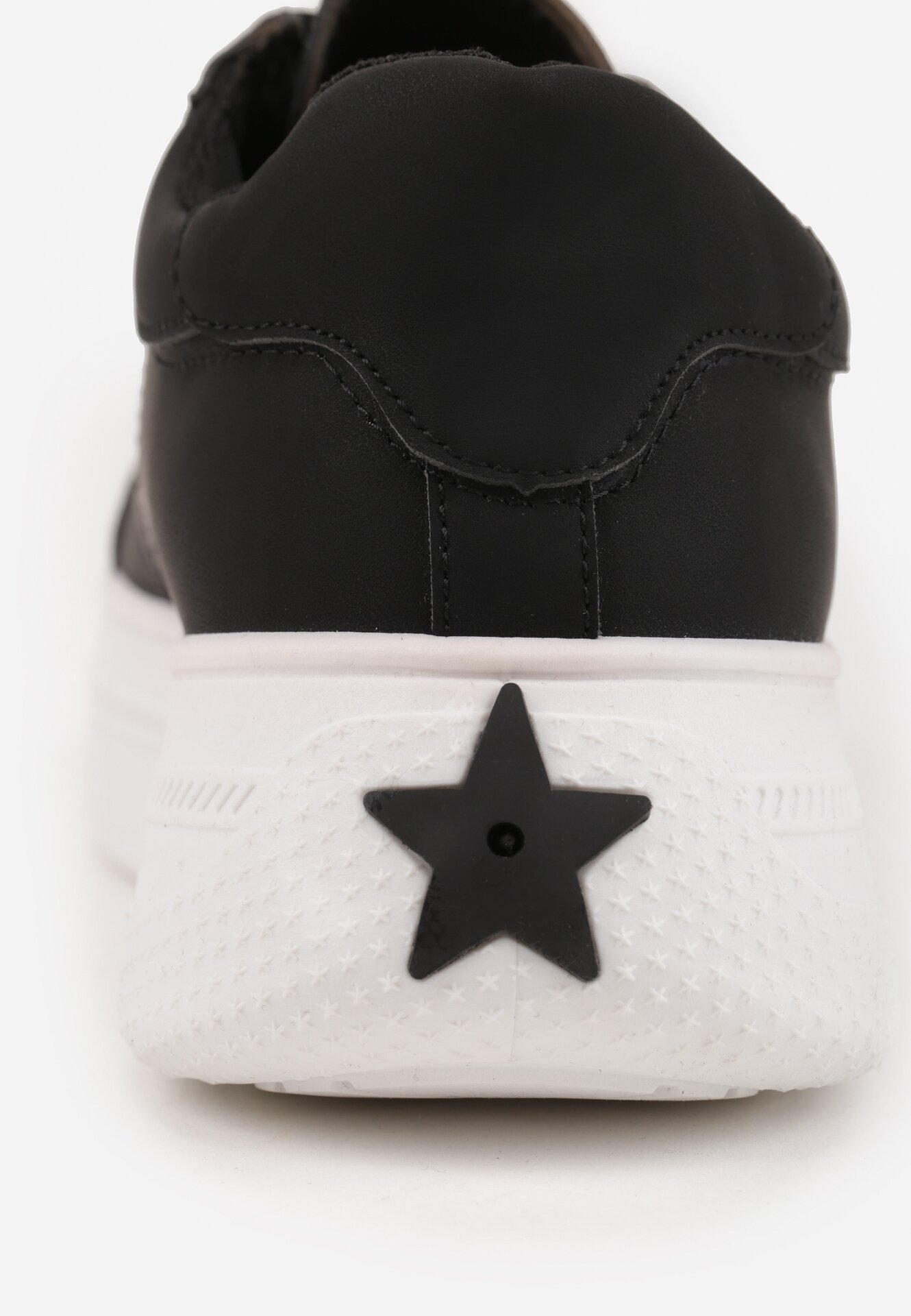 Czarne Sneakersy VICES na Grubej Podeszwie z Bieżnikiem Zdobionej Gwiazdką Natevia