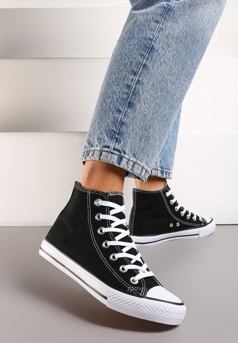 Teniși înalți Negri