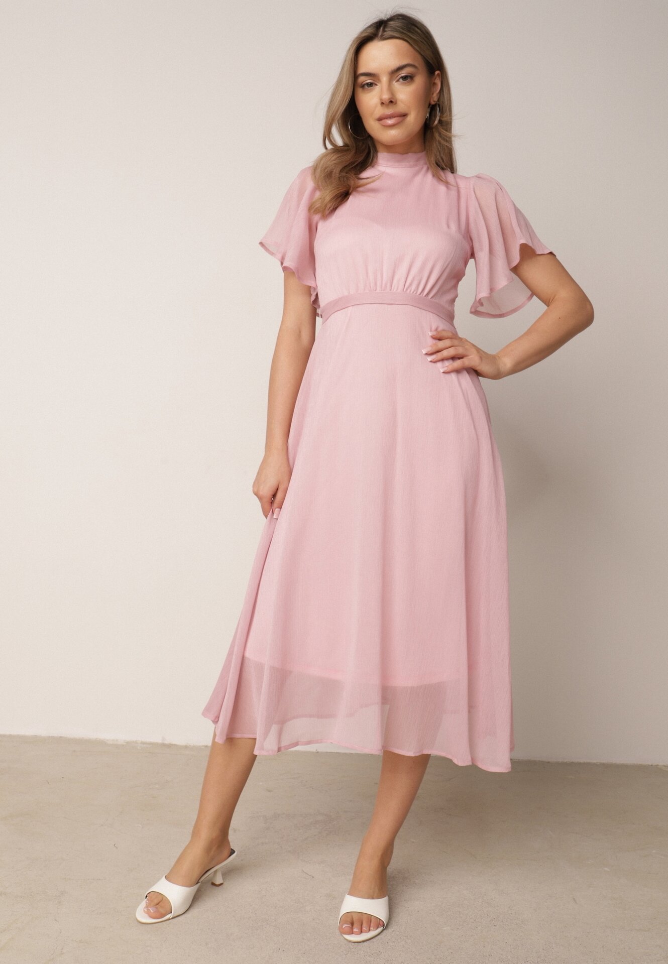 Rochie roză cu croială evazată cu legătură Acsophia