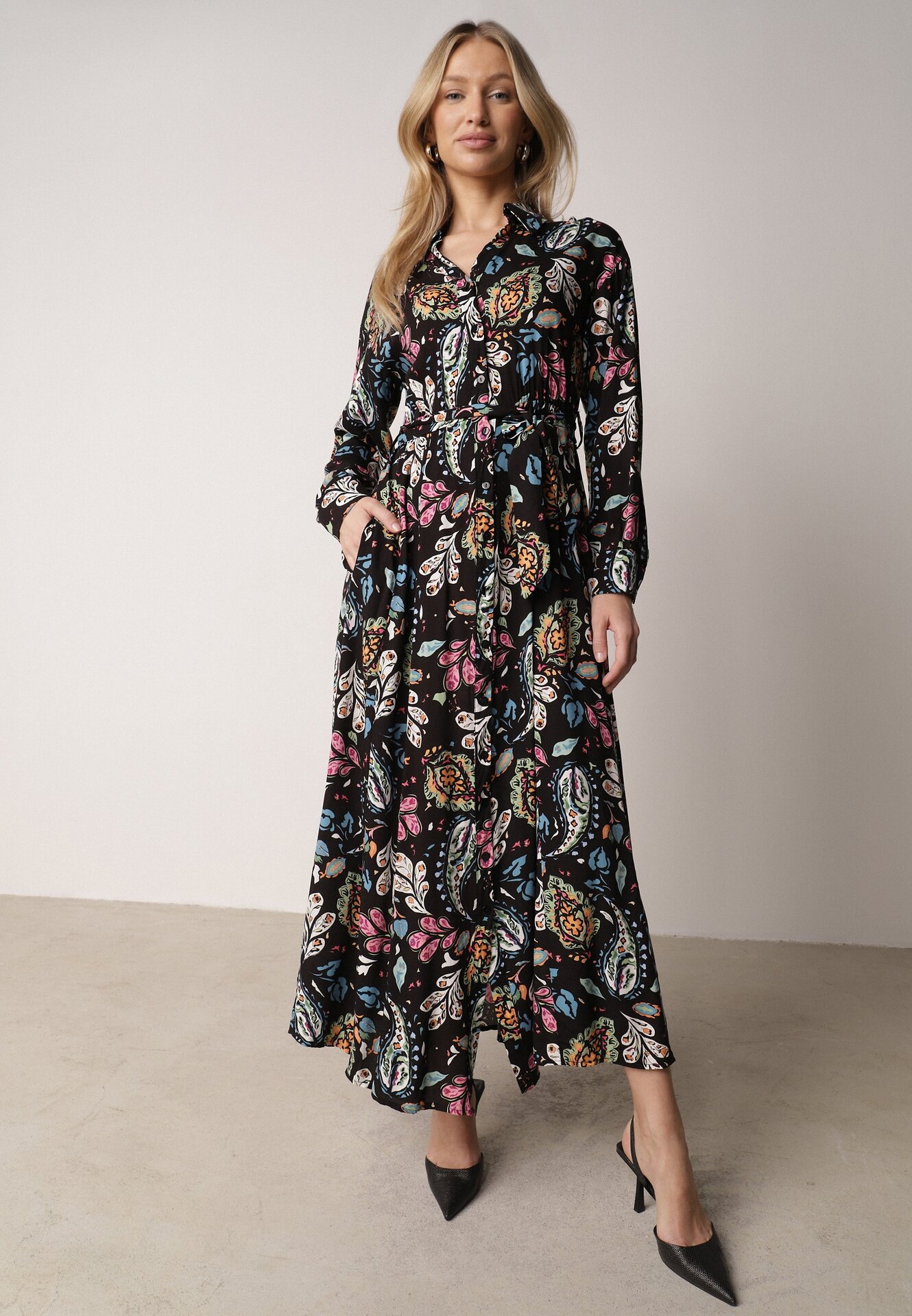 Rochie Neagră din Viscoză cu Croială Tip Cămașă Galanthe