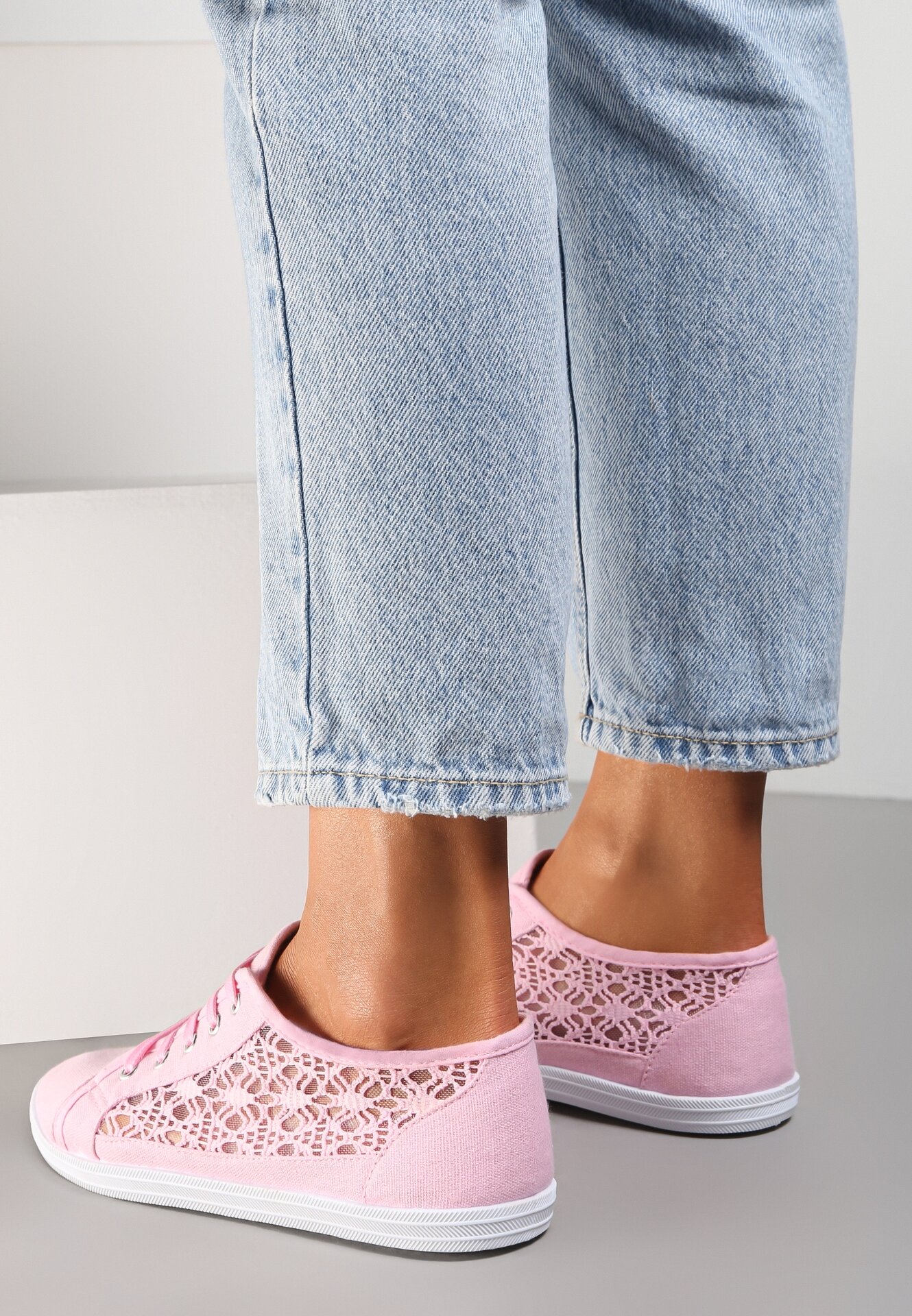 Tenisi Roz cu Laterale Ajurate Ariemessa