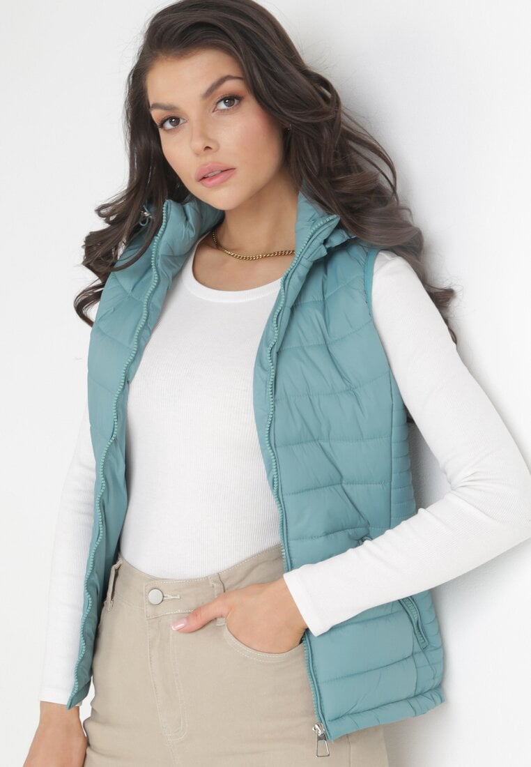 Vestă Albastră Deschisă Matlasată cu Glugă Xalvadora