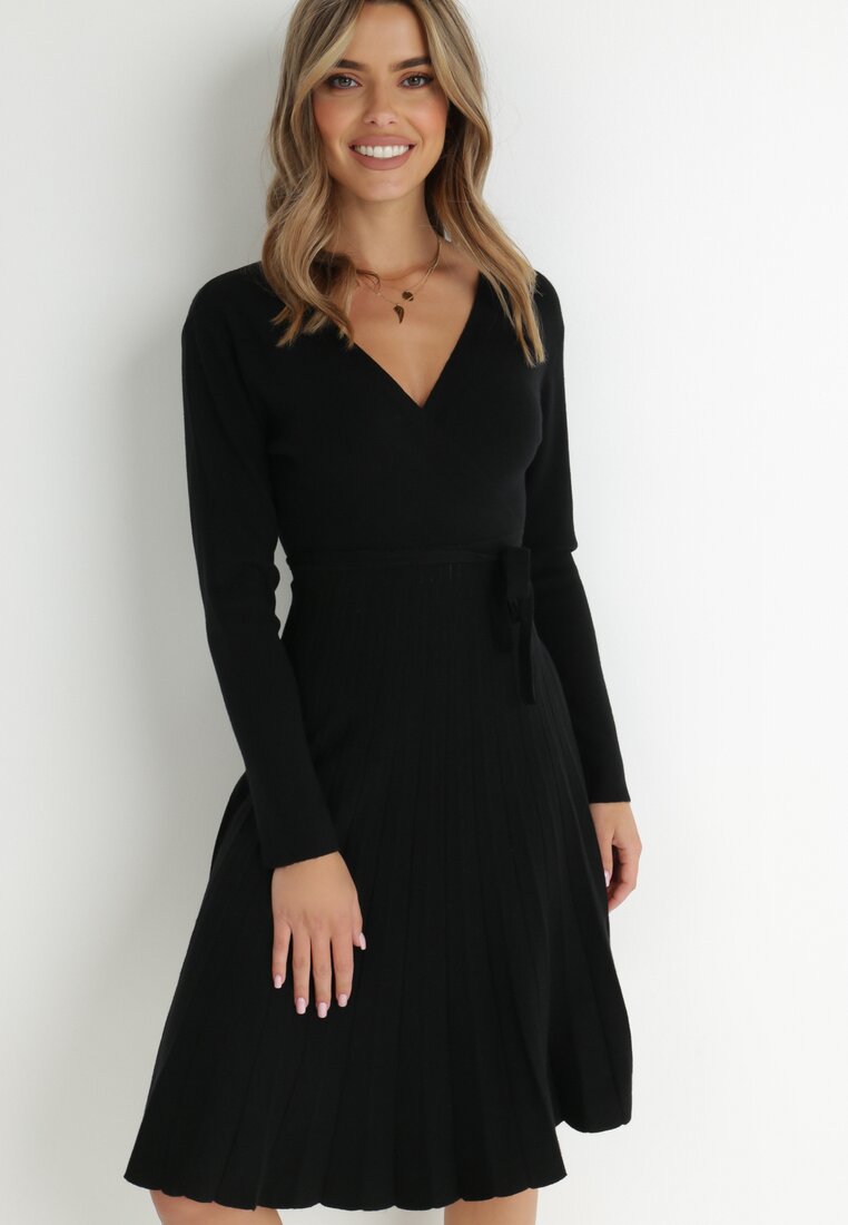Rochie Neagră Tricotată cu legătură și cu partea de jos plisată Cilladia