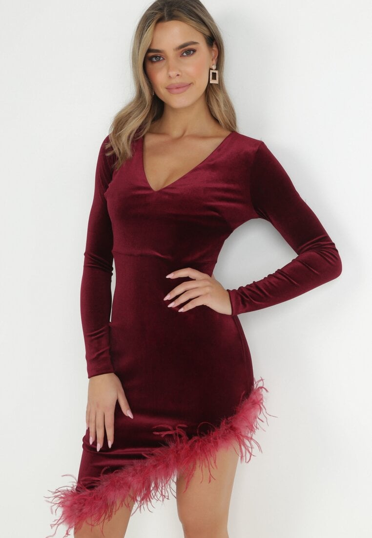 Rochie Bordo Asimetrică cu Pene Fizie