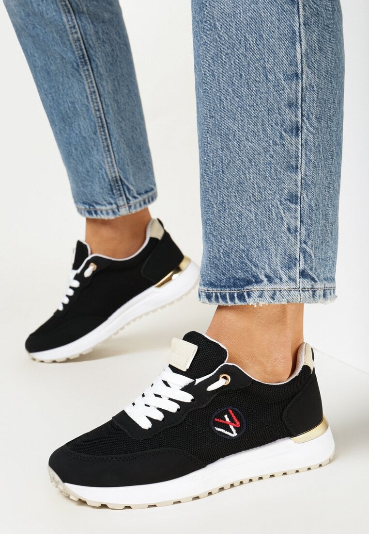 Adidași negri cu Inserații Metalice și Broderie Fină