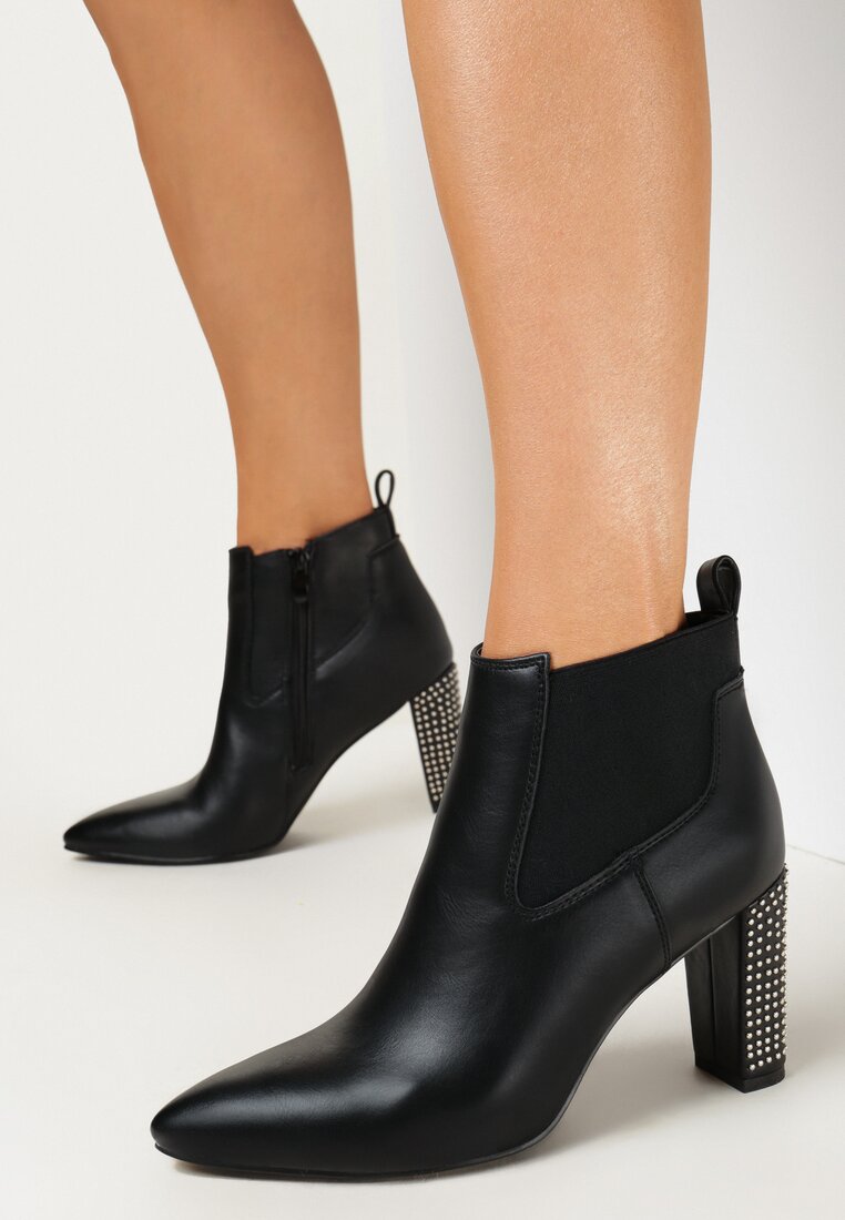 Czarne Botki na Słupku Zdobionym Nitami Muyo - Born2be