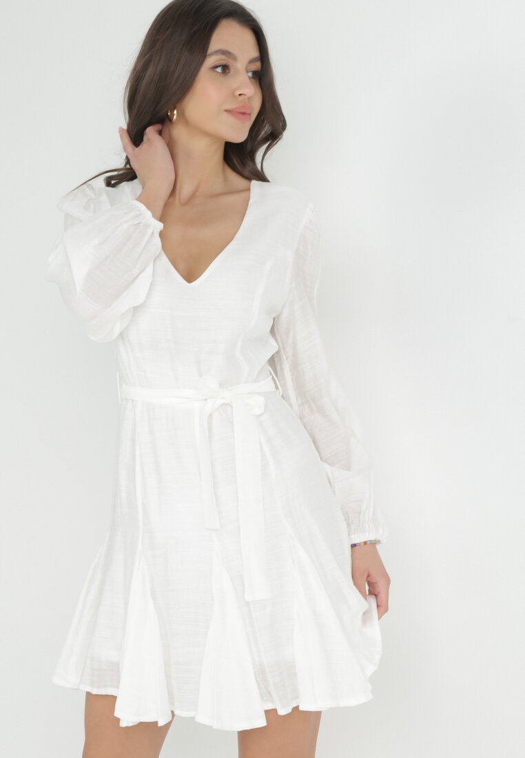 Rochie Albă cu Decolteu Triunghiular și Cordon în Talie Wesleig