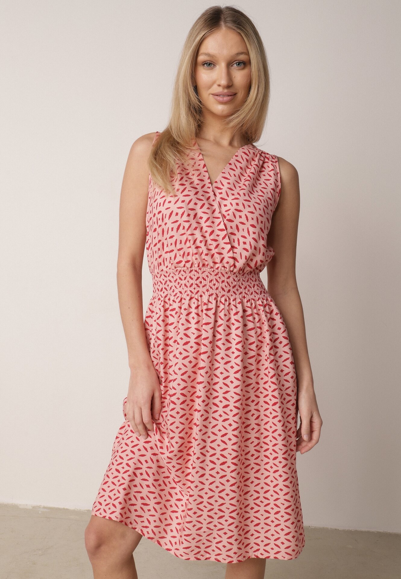 Rochie Roz Midi din Vascoză cu Elastice Subțiri în Talie și Decolteu Petrecut Manni