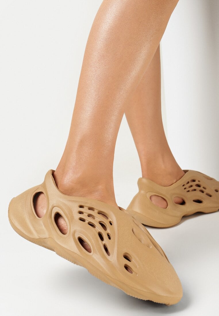 Adidași Bej închis din Spumă Decorați cu Decupaje Harelle