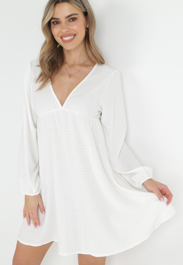 Rochie Albă cu Decolteu adânc și Talie elastică de vulpe