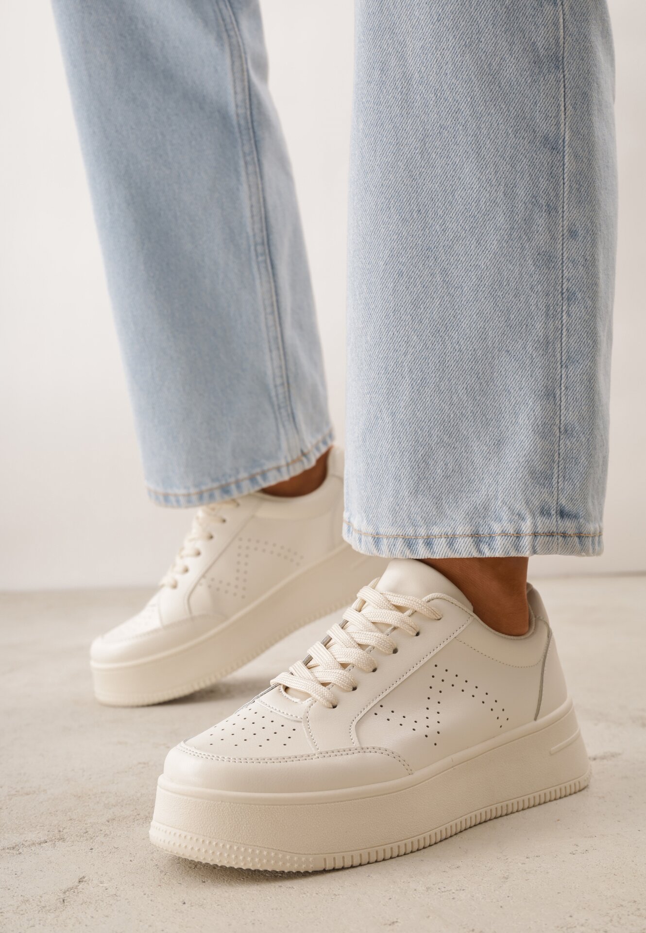 Sneakers bej pe platformă Agnenia