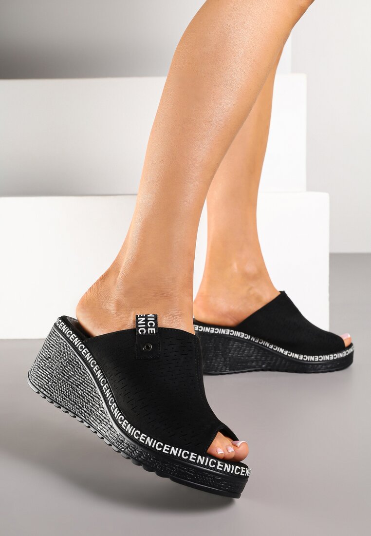 Papuci Negre cu platformă cu o curea lată și perforații Givika