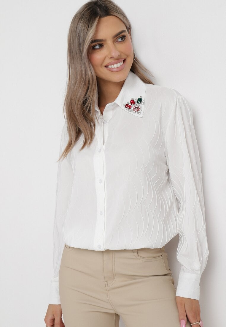 Cămașă Albă cu Guler Triunghiular Decorat cu Cristale Narella