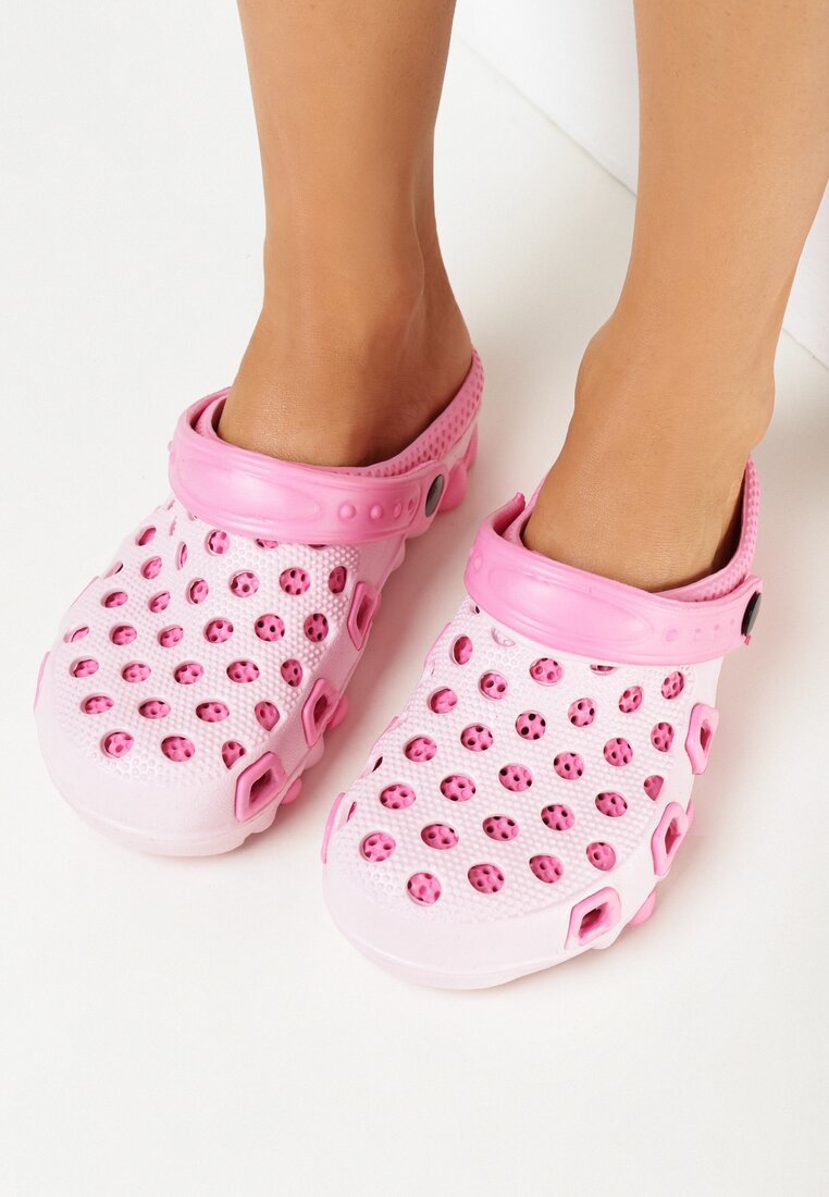Papuci de piscină rozalii cu decupaje și curea la călcâi Pendis