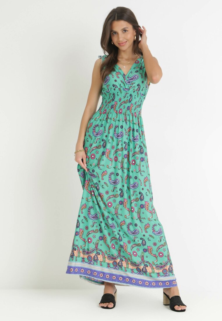 Rochie Maxi Verde cu elastic în talie și decolteu adânc cu imprimeu Paisley Emmatta