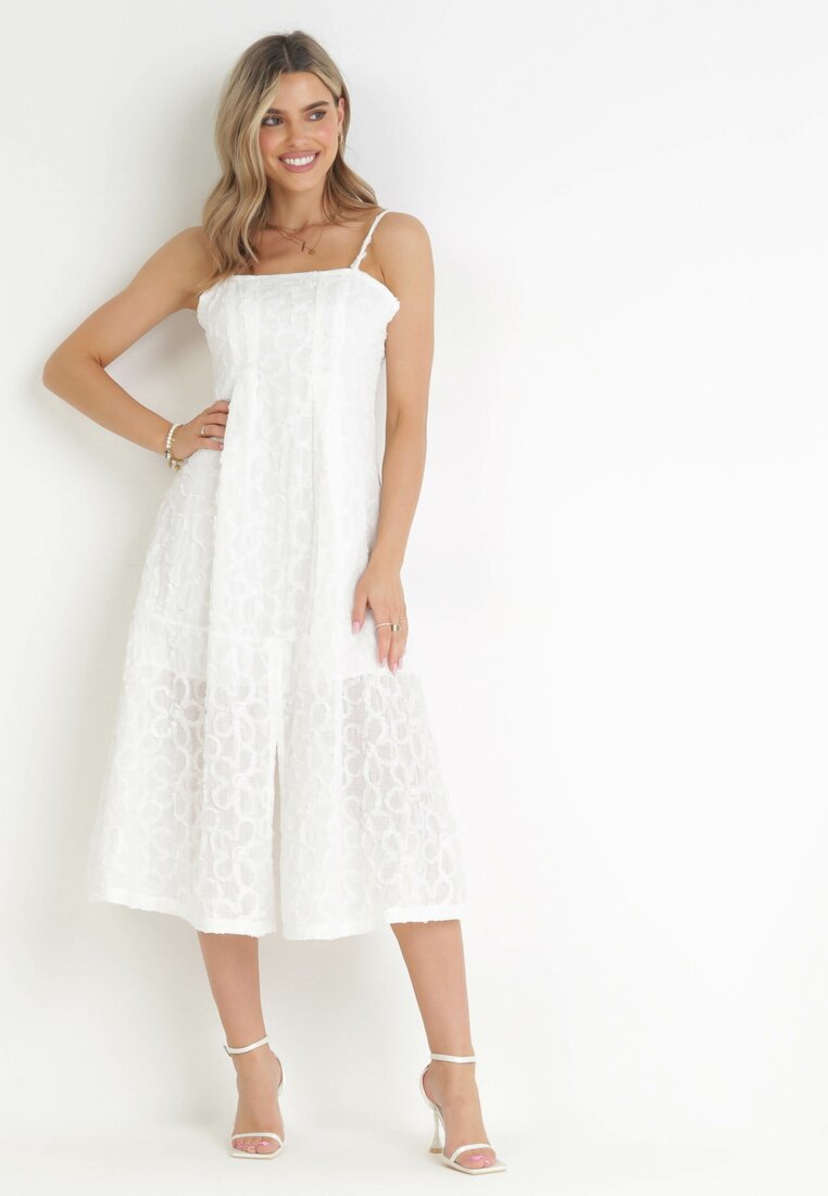 Rochie Albă cu Decolteu Pătrat și Textură Decorativă Raiya