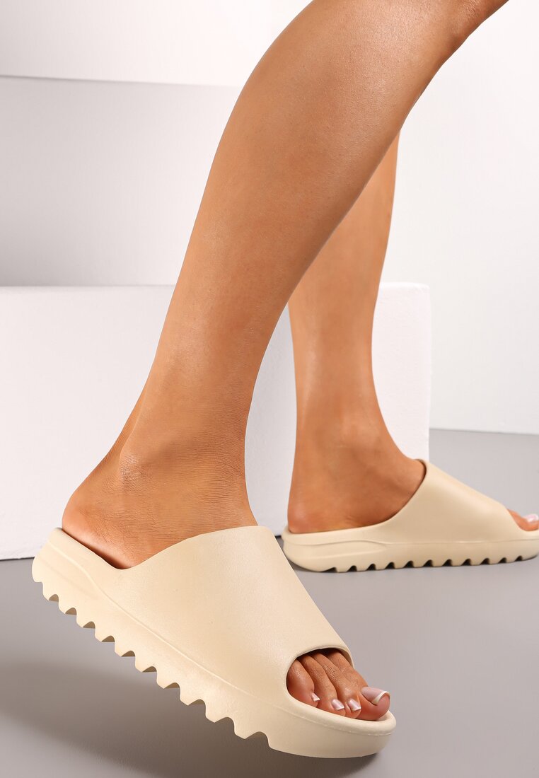 Papuci Bej din Spumă pe Talpă cu Decupaje Ferietta