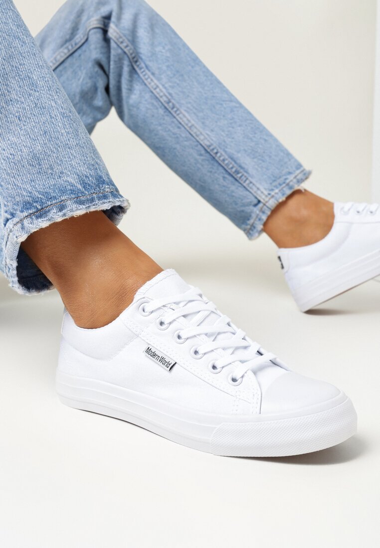 Teniși înalți Albi