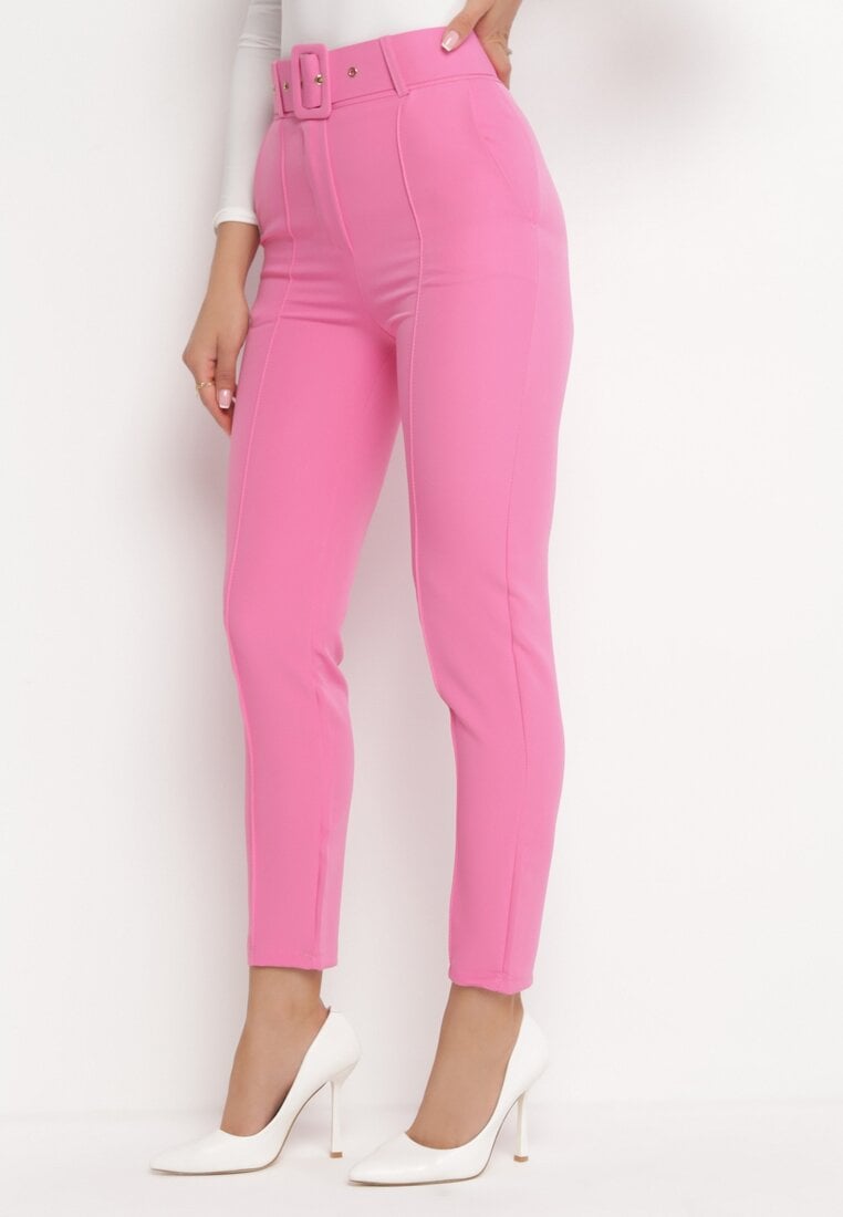 Pantaloni de costum croiți roz cu curea din material cu cataramă Kerriy