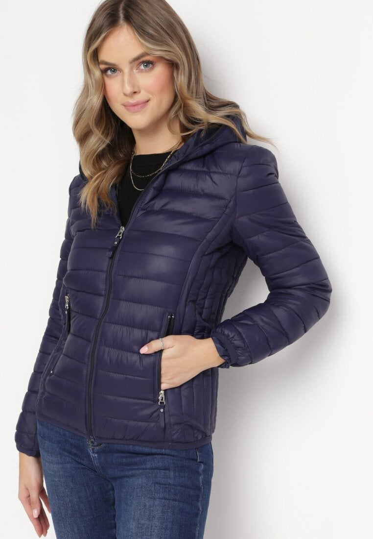 Jachetă bleumarin matlasată cu glugă și buzunare cu fermoar Viven