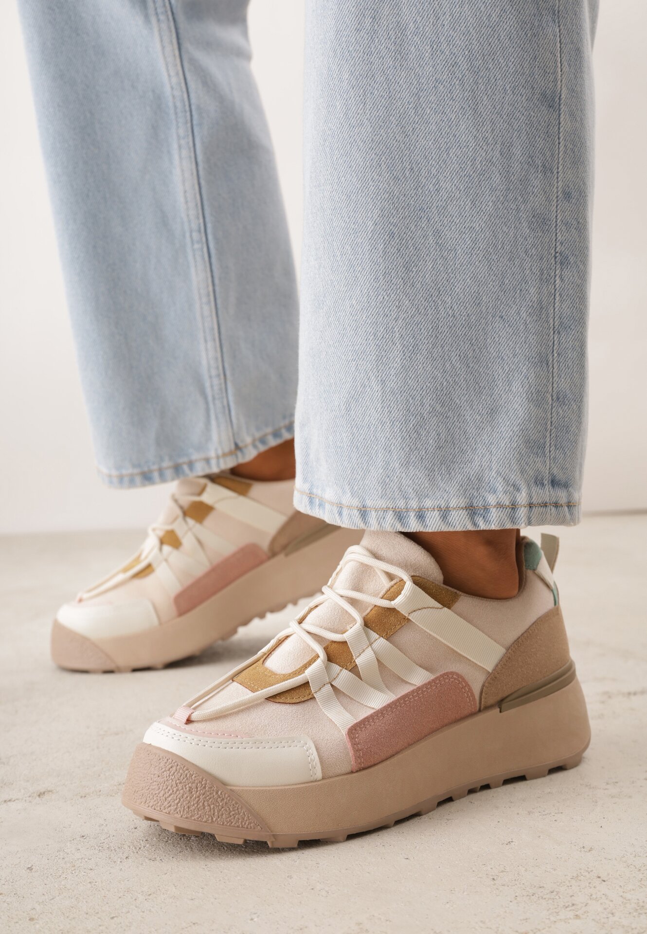 Adidași Bej pe Talpă Plată Groasă din Imitație de Velur Decorați cu Inserții din Piele Ecologică Mariatta