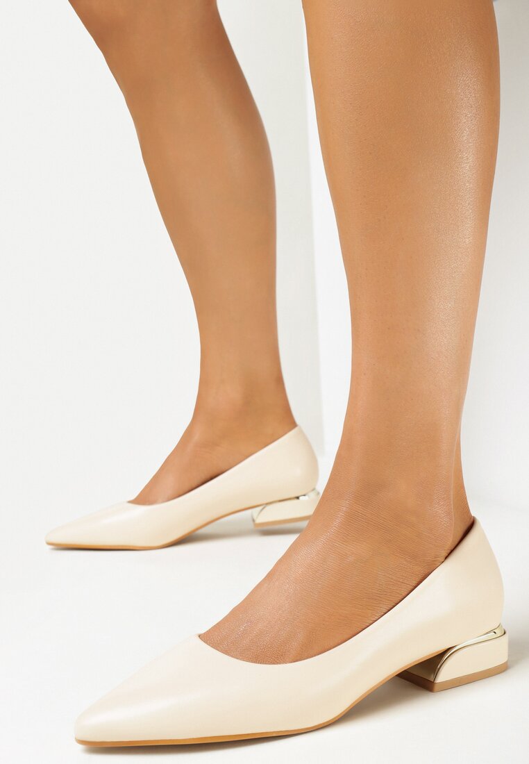 Pantofi Bej cu toc mic cu inserție metalică și vârf ascuțit Tinariva