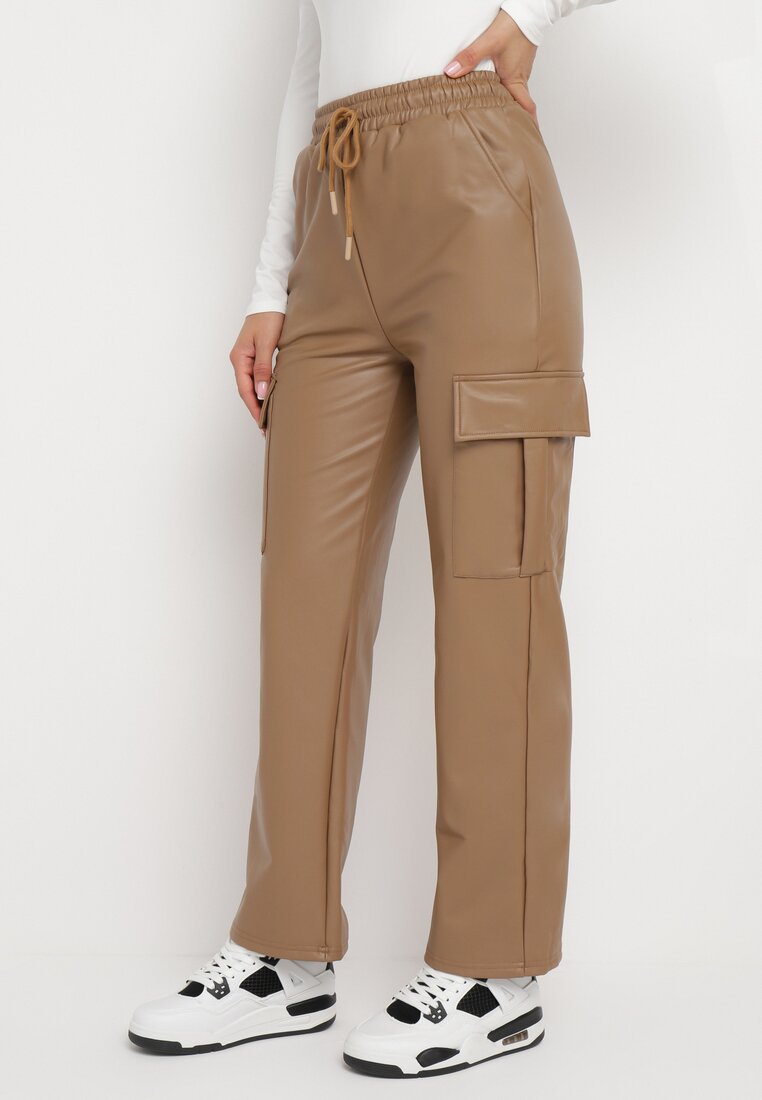 Pantaloni bej închis largi căptușiți tip cargo cu buzunare și elastic în talie Novasta