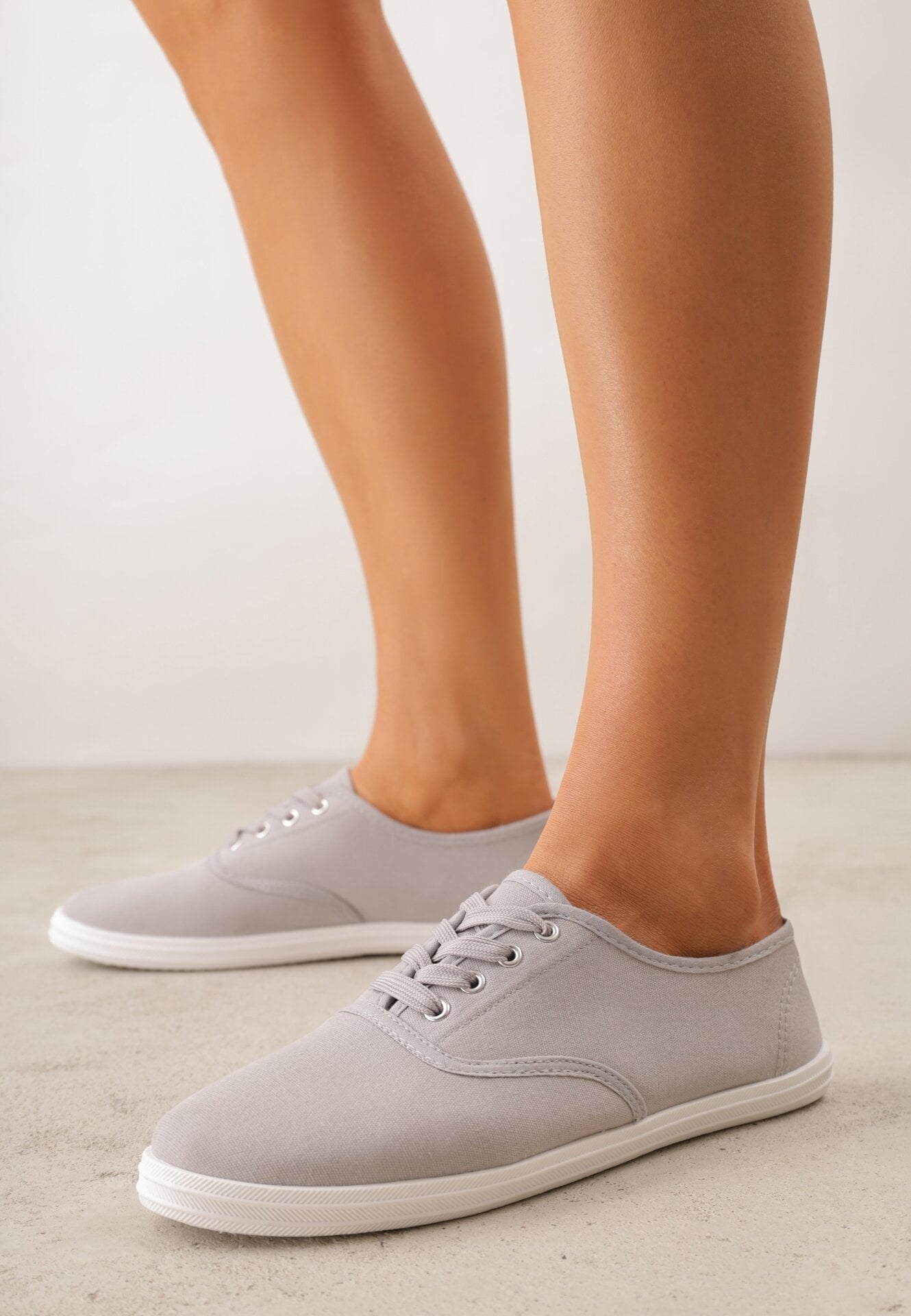 Teniși Gri cu talpă plată, cu șireturi și vârf rotund Ezoma