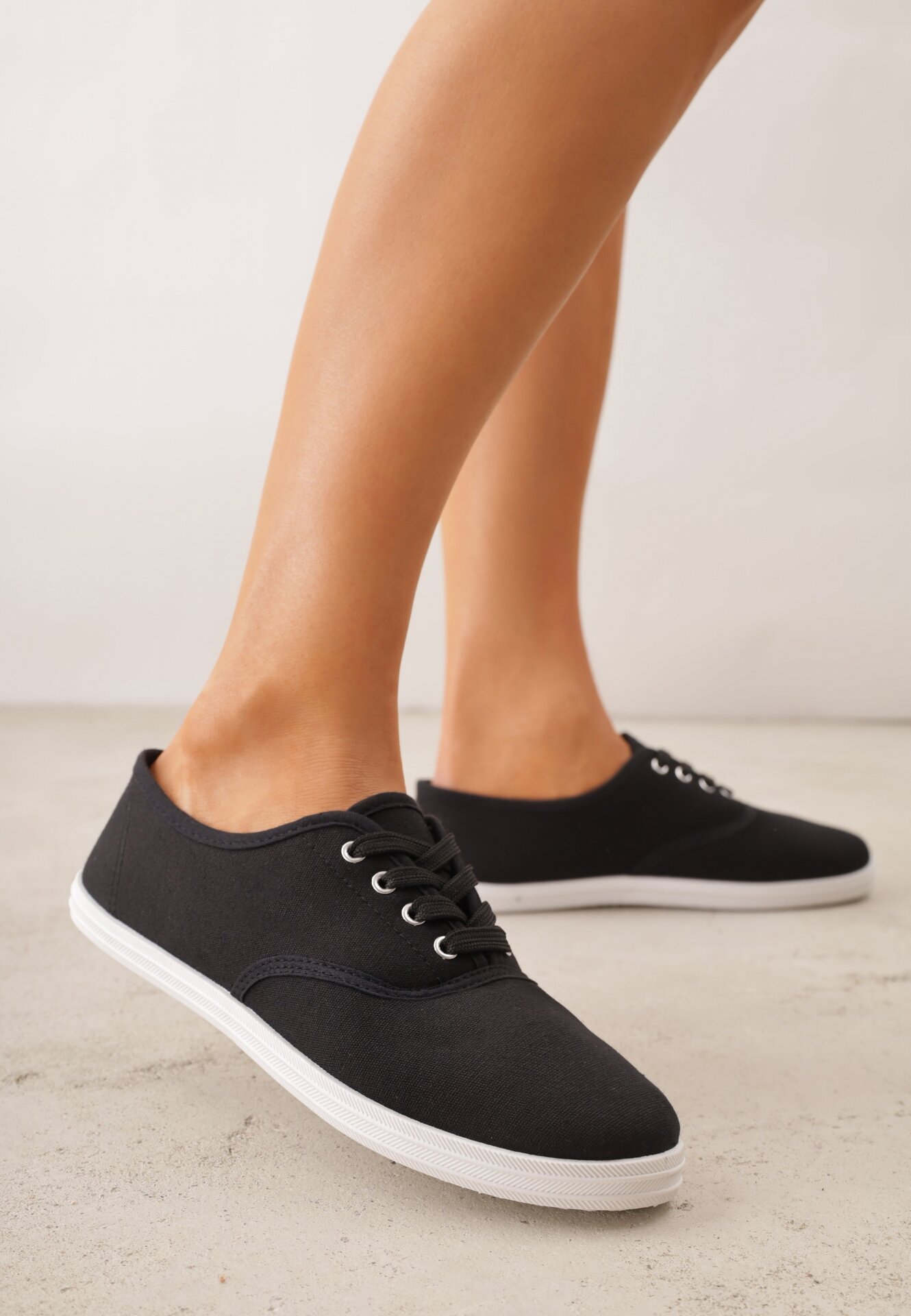 Tenisi Negri cu Talpă Plată cu Șireturi și Vârf Rotund Ezoma